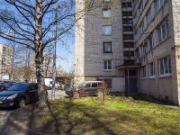 Kalininsky district, Karpinsky st, house 15. Apartment house