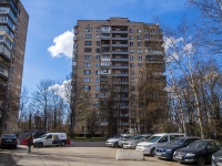 Krasnogvardeisky district, Piskaryovskij avenue, house 33. Apartment house