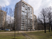 Krasnogvardeisky district, Piskaryovskij avenue, 房屋 33. 公寓楼