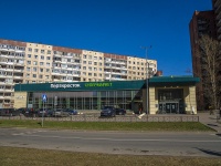 Krasnogvardeisky district, supermarket "Перекрёсток", Lenskaya st, house 12 к.1