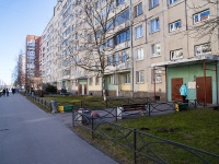 Krasnogvardeisky district, Lenskaya st, house 15. Apartment house