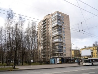 Krasnogvardeisky district, Revolyutsii road, house 21. Apartment house