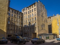 Petrogradsky district, Gatchinskaya st, house 31-33. Apartment house