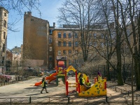 Petrogradsky district, Liza Chaykina st, house 18. Apartment house