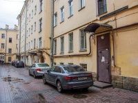 Central district, Nevsky avenue, house 136. Apartment house