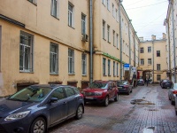 Central district, Nevsky avenue, house 136. Apartment house