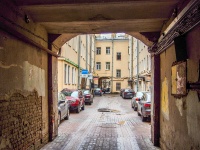 Central district, Nevsky avenue, house 136. Apartment house