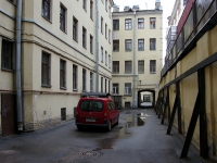 Central district, Ligovskiy avenue, house 72. Apartment house