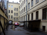 Central district, Ligovskiy avenue, house 72. Apartment house