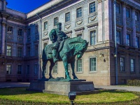 Central district, st Millionnaya. monument