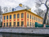 neighbour house: embankment. Dvortsovaya, house 2А.  Русский музей. "Летний дворец Петра I"