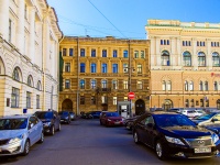 Central district, Ostrovsky square, house 9. Apartment house